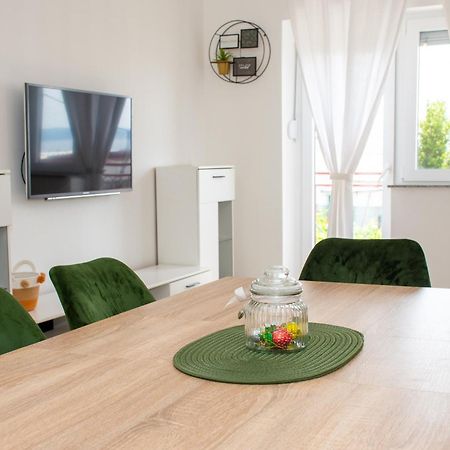 Apartamento Tomic Novi Vinodolski Exterior foto